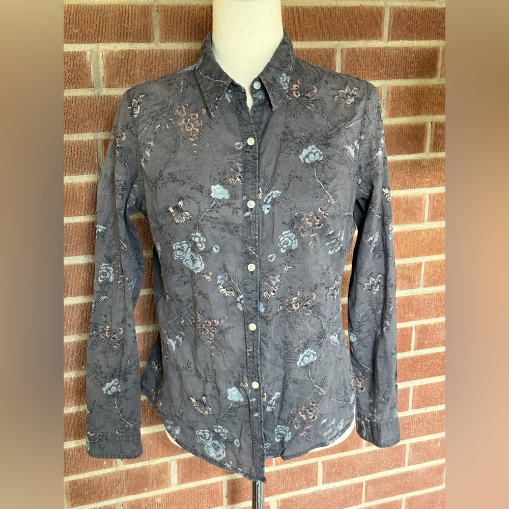 Lightweight summer floral blouse by American Eagle Outfitters size 8